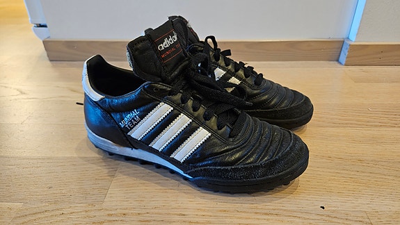 Adidas Mundial jalkapallokengät 35-36 (Espoo)