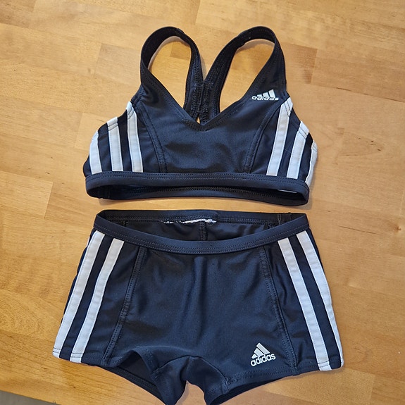 Adidas bikinit