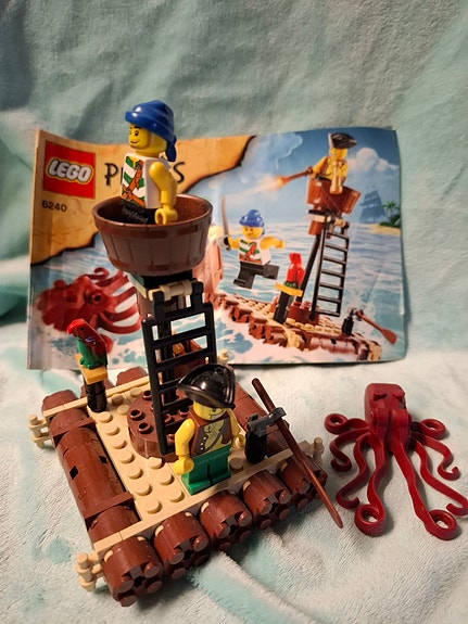 Lego 6240 Mustekalan hyökkäys