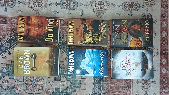 6kpl Dan Brown kirjaa