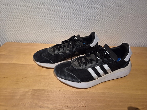 Adidas lenkkarit 45