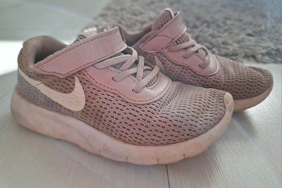 Nike lenkkarit 27
