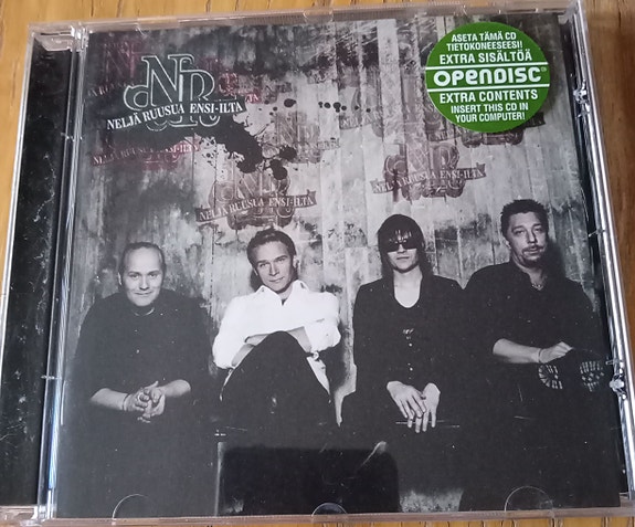 Neljä Ruusua: Ensi-ilta