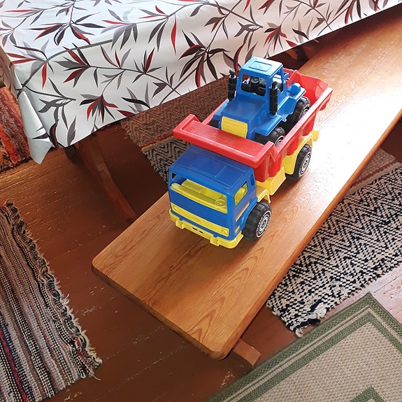 Plasto kuorma-auto ja kuormaaja