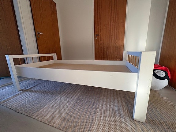 Puinen lastensänky (L74, P154cm)