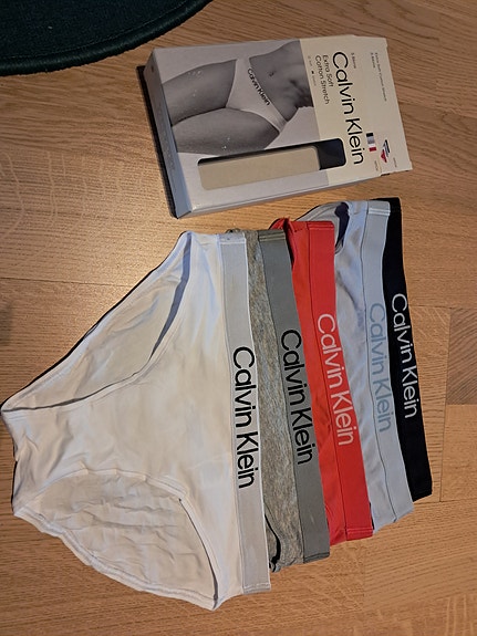 Calvin Klein alushousut