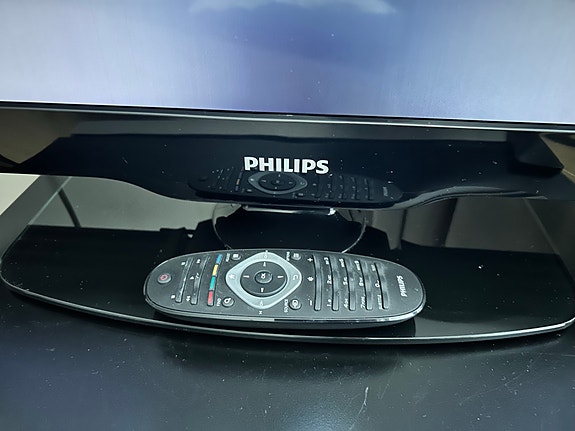 Philips LCD Full HD taulutelevisio 32" musta