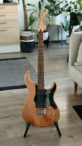 Yamaha Pacifica 120H