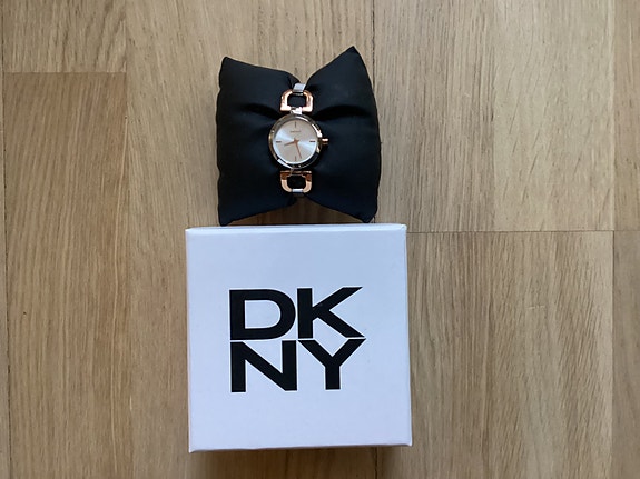 DKNY Rannekello