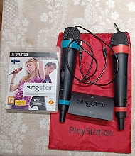 SingStar PS3 setti – 2 mikkiä + USB-adapteri + peli