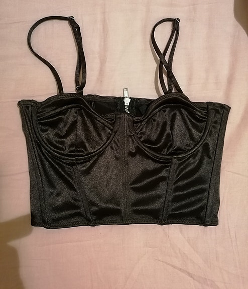 Myydään korsetti Toppi, 4 €,