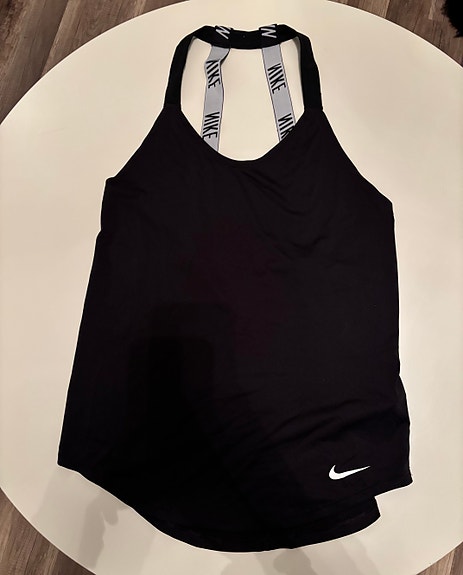 Nike treenitoppi