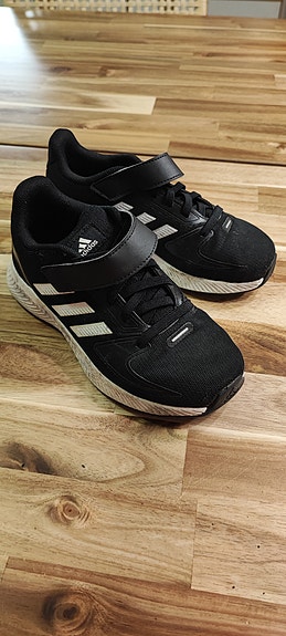Adidas lenkkarit koko 31