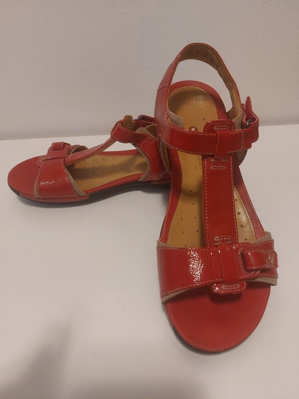 Punaiset laadukkaat Clarks nahkasandaalit, 39