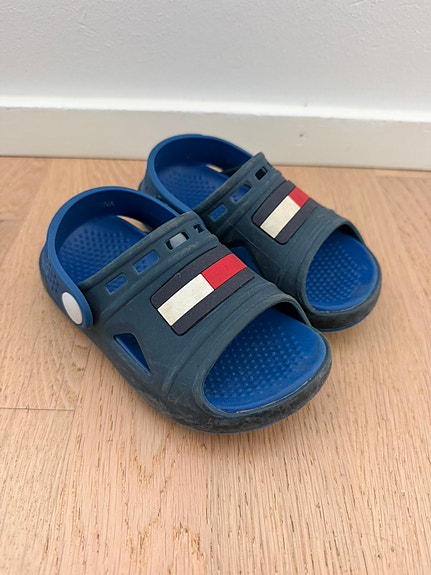 Tommy Hilfiger sandaalit, koko 23