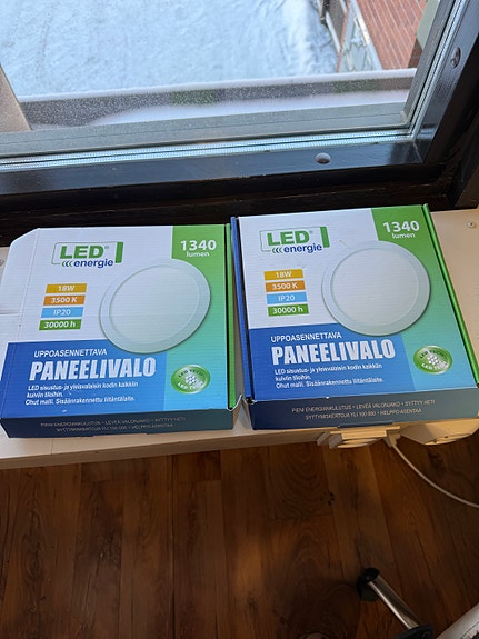 LED iQ Energy uppoasennettava paneelivalo 1340 lm valkoinen