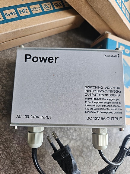Power virtalähde 230v - 12v 5A
