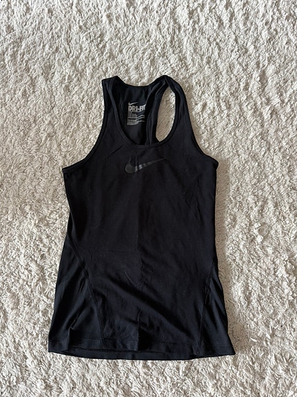 Nike treenitoppi