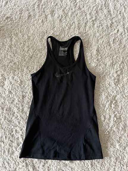 Nike treenitoppi