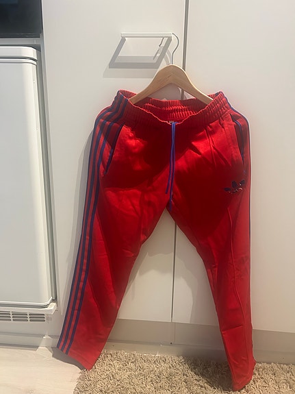 miesten S kokoiset punaiset Adidas housut