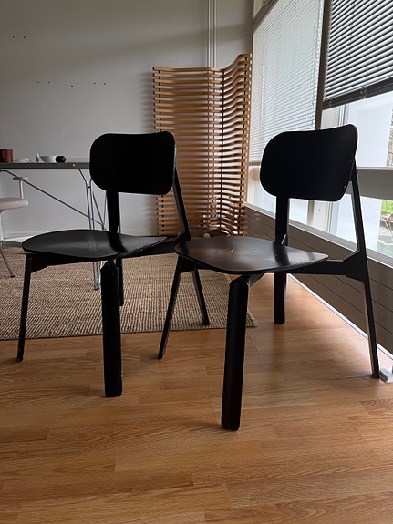 Mustat tuoli Normann Copenhagen