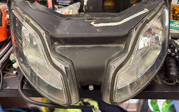 Aprilia RS125 etuvalo umpio johtosarjalla