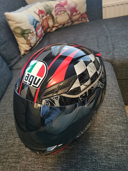 AGV K-4 moottoripyöräkypärä M musta/punainen