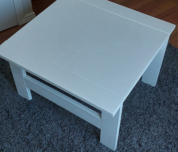 Sohvapöytä 74 cm x 74 cm puinen