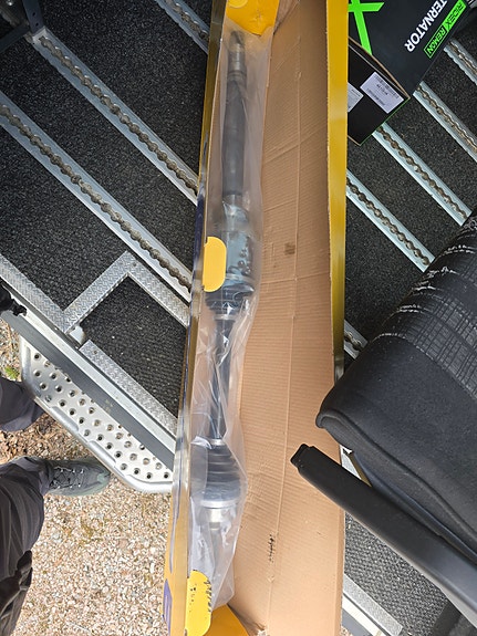 Ford Transit 2018 vetoakseli, etupuoli, oikea