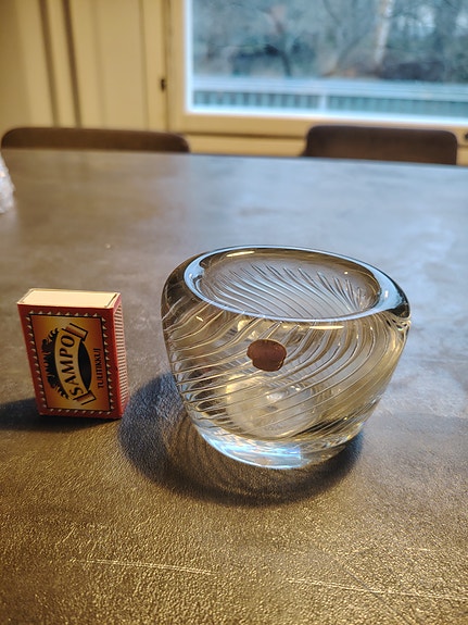 Vire pieni maljakko. Kaj Franck Nuutajärvi