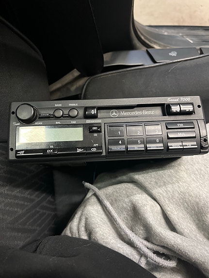 Grundig Mercedes-Benz Sound 7000 auton soitin kasettisoitin