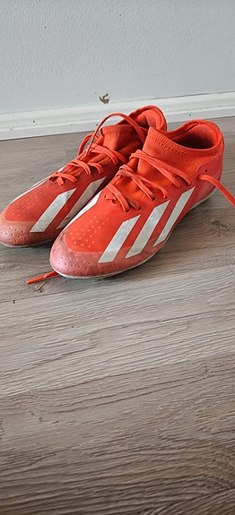 Adidas jalkapallokengät