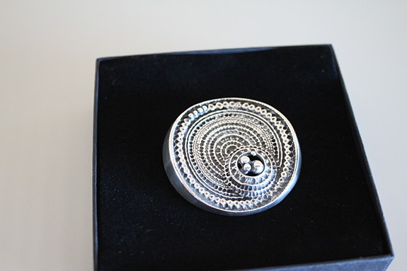 Jorma Laine Chic rintakoru, rintaneula, hopea, Turun hopea, vintage