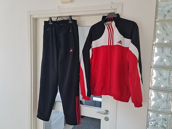 Adidas ulkoilupuku