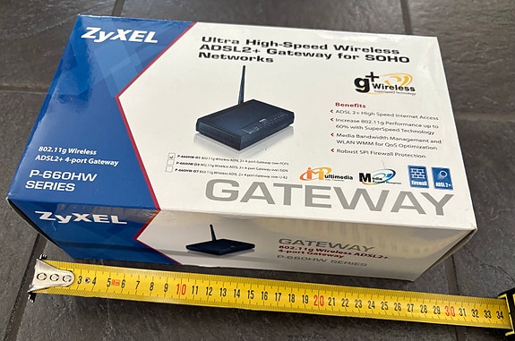 ZyXEL P-660HW-D1 ADSL2+ langaton reititin / modeemi
