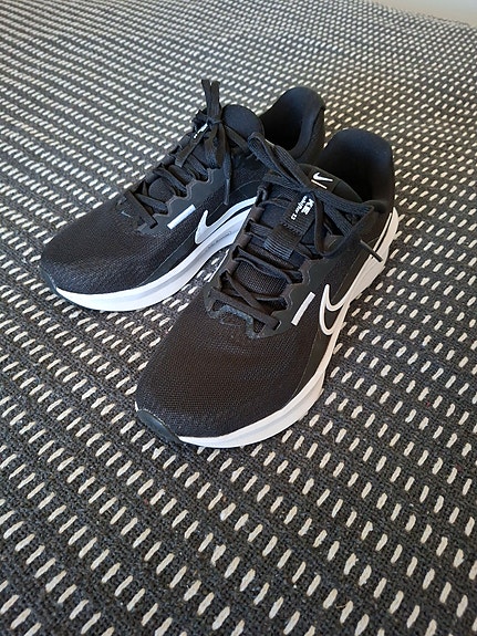 Nike juoksukengät koko 40 musta-valkoinen