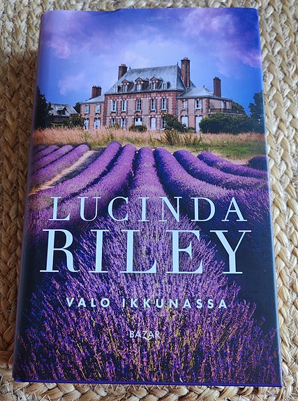 Valo Ikkunassa Lucinda Riley, Bazar