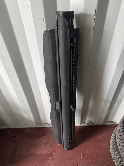 BMW e39 tavaratilan verho