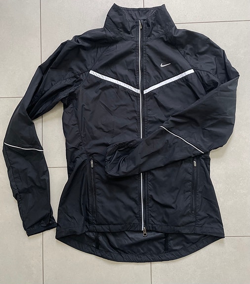 Nike musta juoksutakki, koko S