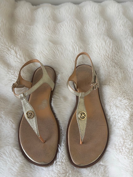 Michael Kors kullansävyiset sandaalit