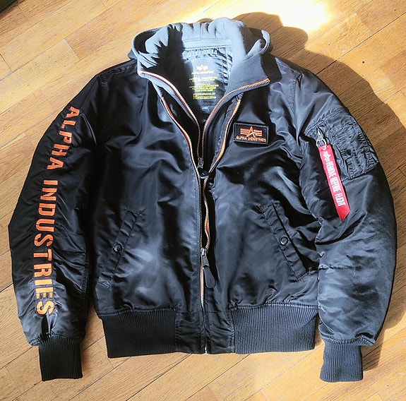 Alpha Industries upea bomber -takki