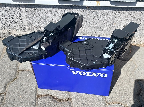 Volvo V70 -16 kuskin oven lukko. Uusi tarvike ja alkuperäinen pikkuvikainen