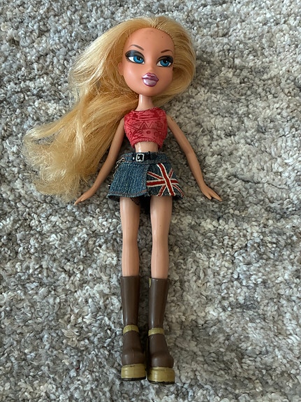 Bratz nukke pitkät vaaleat hiukset