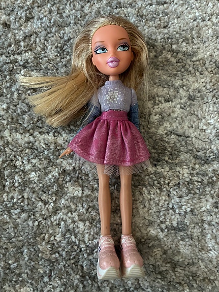 Bratz nukke vaaleat hiukset