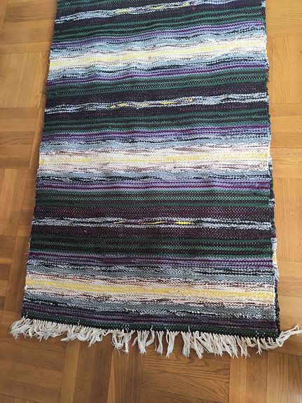 Käsintehty pitkä räsymatto