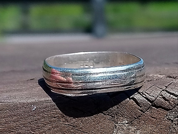Hopeinen sormus (925-hopeaa), koko 19.