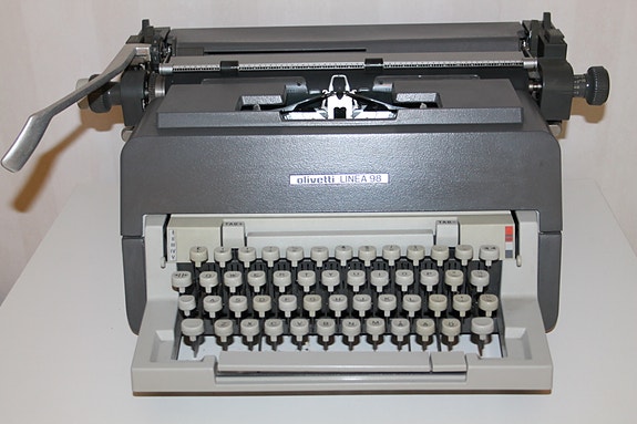 Olivetti Linea 98 laatu kirjoituskone vintage painava metalli mekaaninen Italia