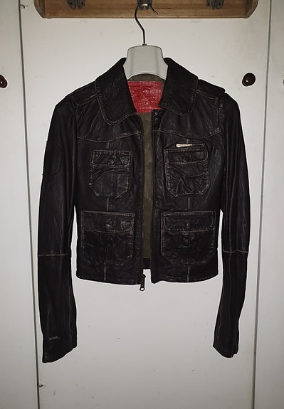 Superdry nahkatakki.