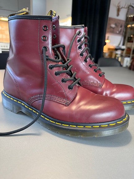 Dr. Martens 1460 nahkasaappaat koko 43 Kirsikanpunainen, Smooth Leather