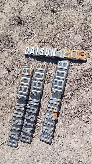 Datsun 180B merkit